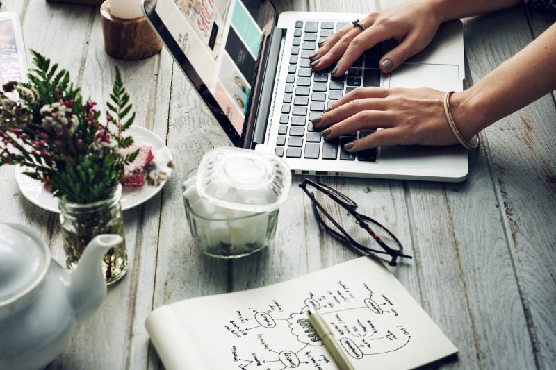 side-view-woman-using-computer-laptop
